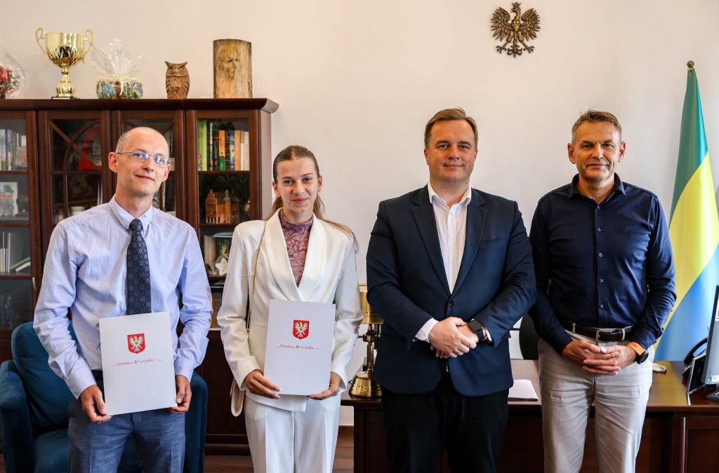 Władze Ostrołęki doceniły Nadię Dąbkowską i jej trenera