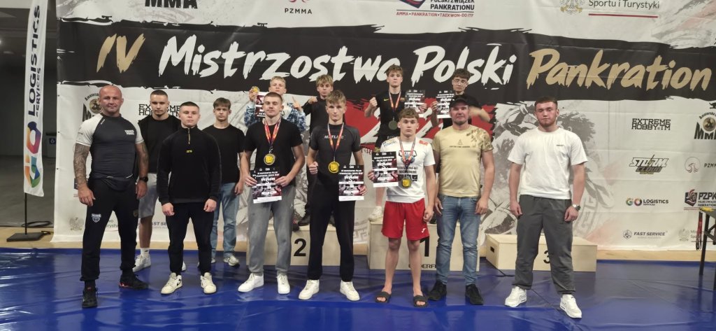 Osiem medali Mistrzostw Polski MMA! Udany występ zawodników Victorii Ostrołęka