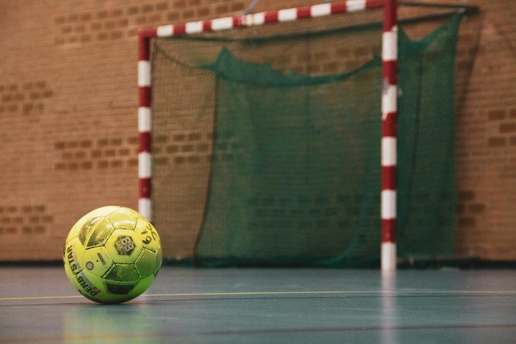 Futsal - czym różni się od piłki nożnej i dlaczego rozwija dzieci