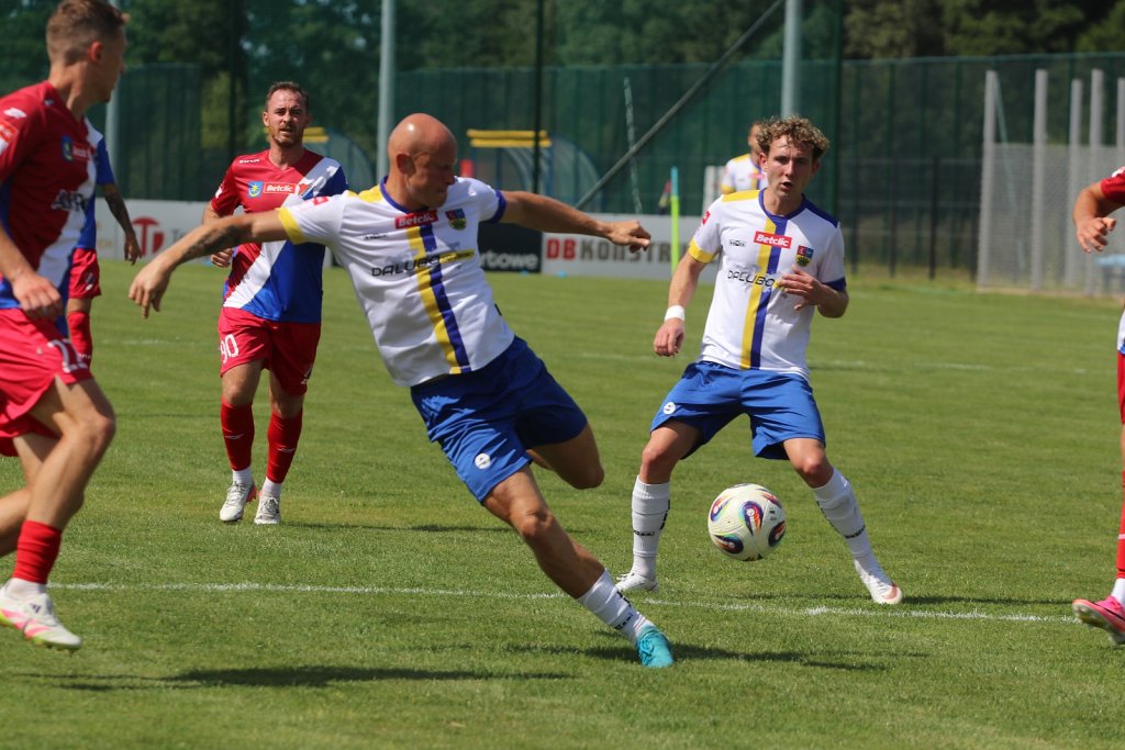Kapitalny gol Luchyka, ale to za mało. "Maza" wygrała w Troszynie [ZDJĘCIA]