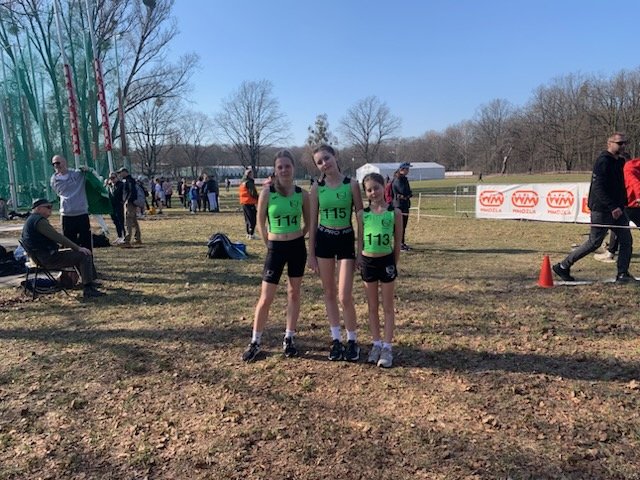 UKS Clan Ostrołęka. Małgosia, Marysia i Laura pobiegły w stolicy [ZDJĘCIA]