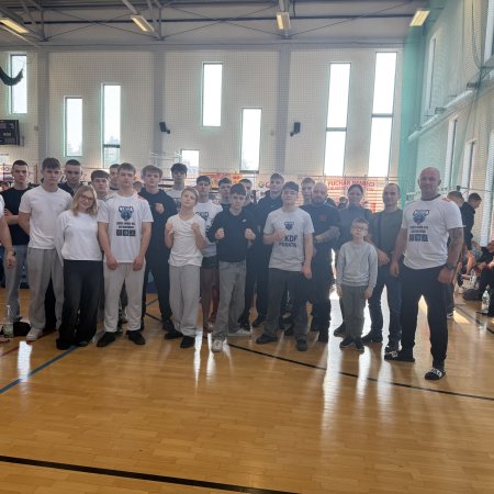 Trzy złota i brąz! Victoria Ostrołęka błyszczy na Pucharze Żołnierzy Wyklętych w MMA