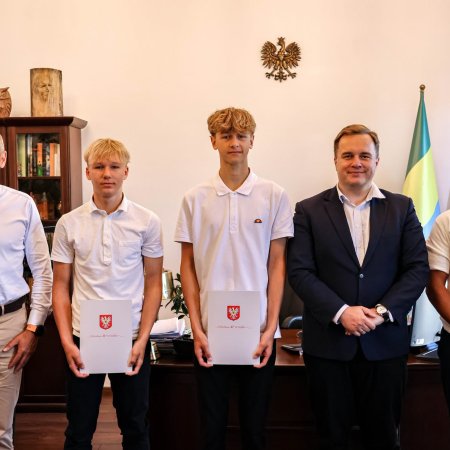 Młodzi mistrzowie Polski gośćmi w ratuszu. Ostrołęka dumna z Aleksandra i Filipa