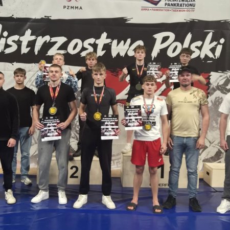 Osiem medali Mistrzostw Polski MMA! Udany występ zawodników Victorii Ostrołęka