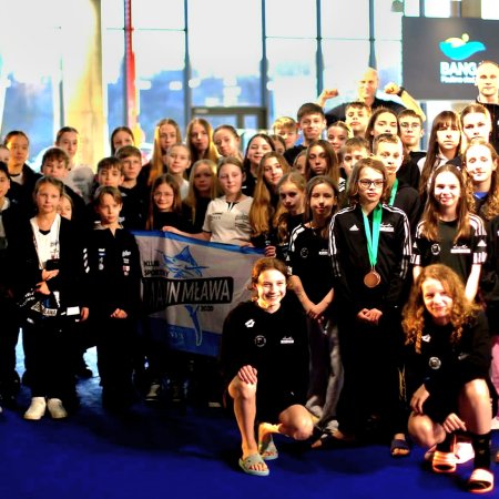 Ostrołęccy pływacy podbili Kowno. 11 medali Piątki na litewskiej pływalni - w tym trzy złota Zuzi Zecer