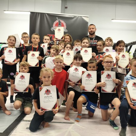 Tor przeszkód pełen emocji z Fight Academy Ostrołęka! Jaromir, Piotr i Mikołaj byli najlepsi!