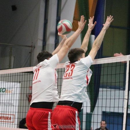 SPS Volley Ostrołęka wygrywa thriller w Wołominie! Pięć setów i cenne punkty [WIDEO]
