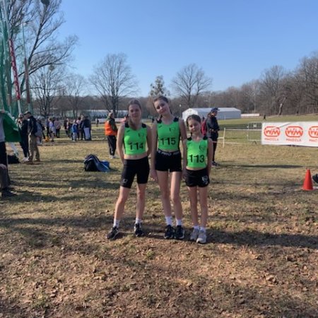 UKS Clan Ostrołęka. Małgosia, Marysia i Laura pobiegły w stolicy [ZDJĘCIA]