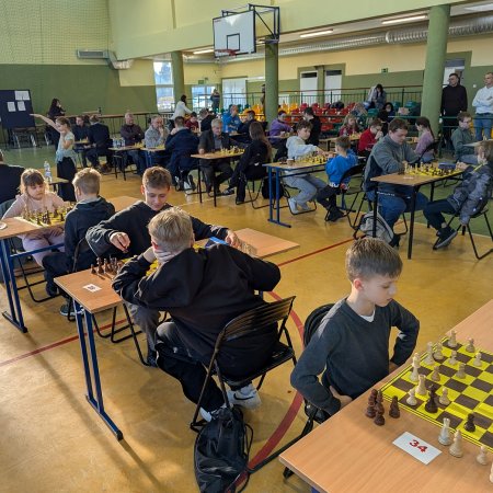 Walentynkowy turniej w Rzekuniu. Szachiści zagrali o puchar wójta [WIDEO, ZDJĘCIA]