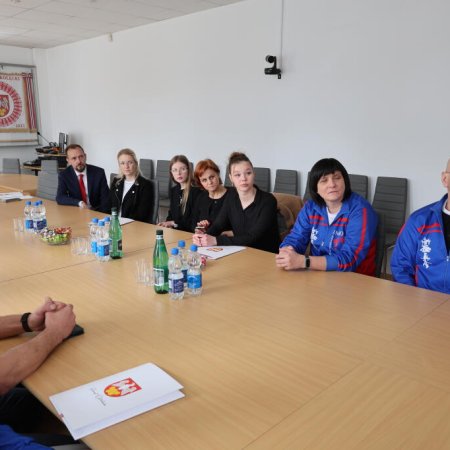 Sześć młodych sportsmenek z nagrodami starosty ostrołęckiego [ZDJĘCIA]