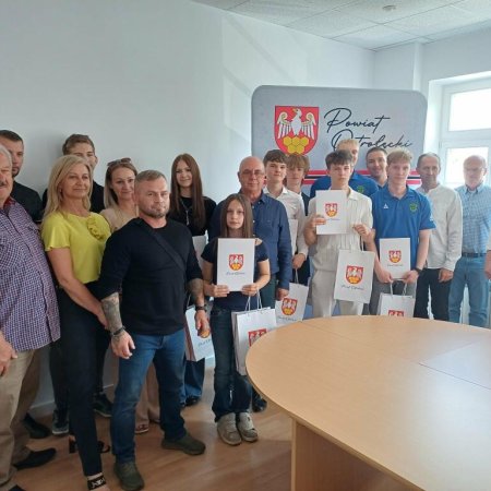 Sportowcy z nagrodami starosty ostrołęckiego [ZDJĘCIA]