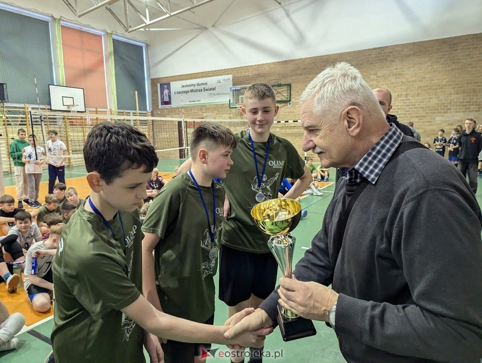 Emocji nie zabrakło! Zimowy turniej minisiatkówki w Ostrołęce [WIDEO, ZDJĘCIA]