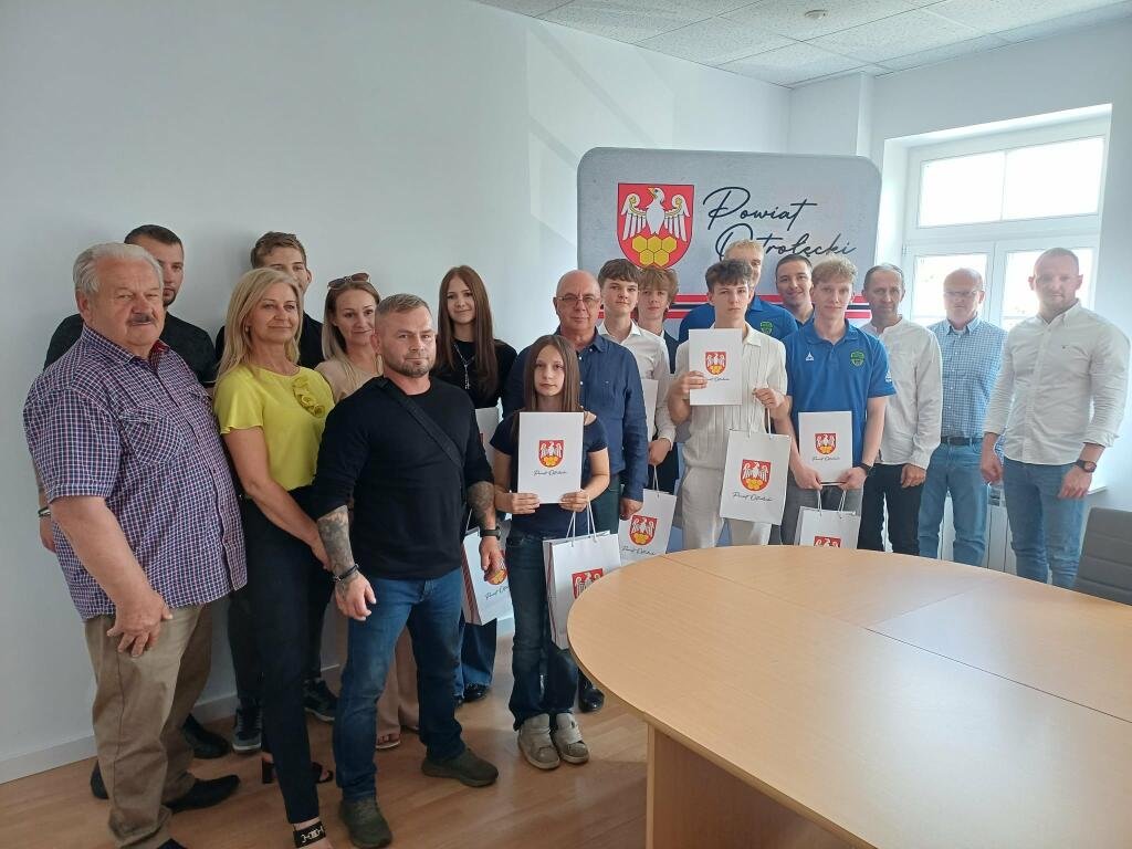 Sportowcy z nagrodami starosty ostrołęckiego [ZDJĘCIA]