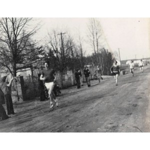 Z Obierwii na karty historii. Opowieść o wyjątkowym maratończyku 