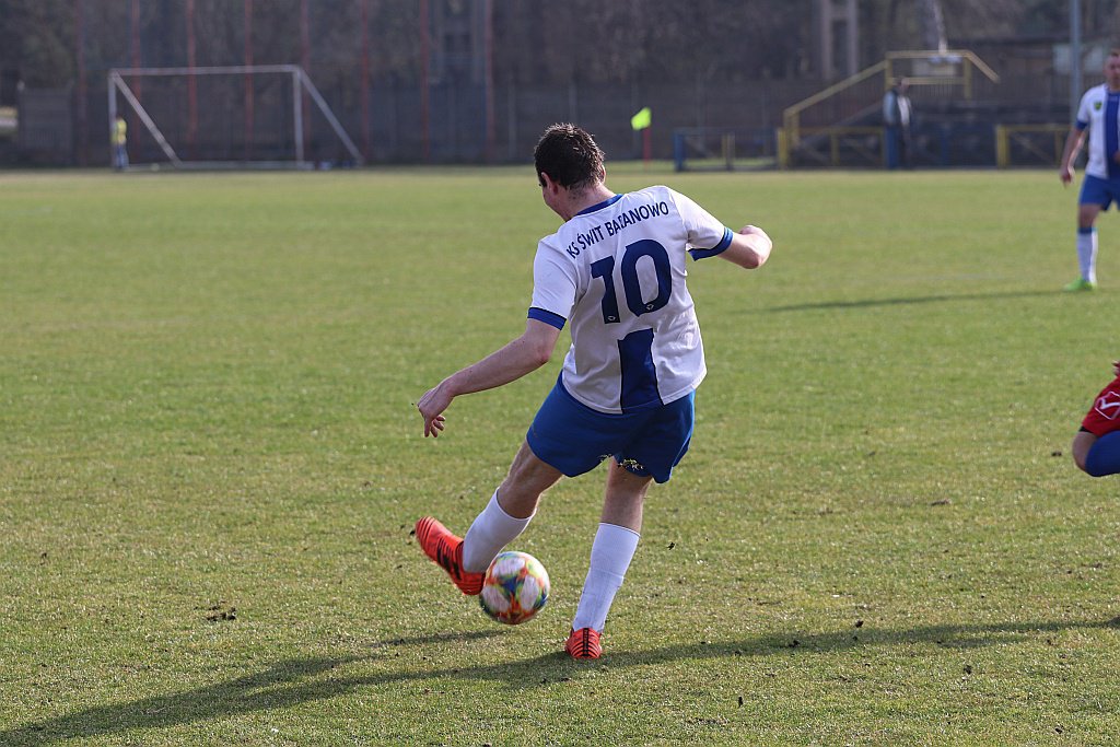 Derby w B Klasie. Świt Baranowo ograł Kurpika II. Mecz przerwała ulewa