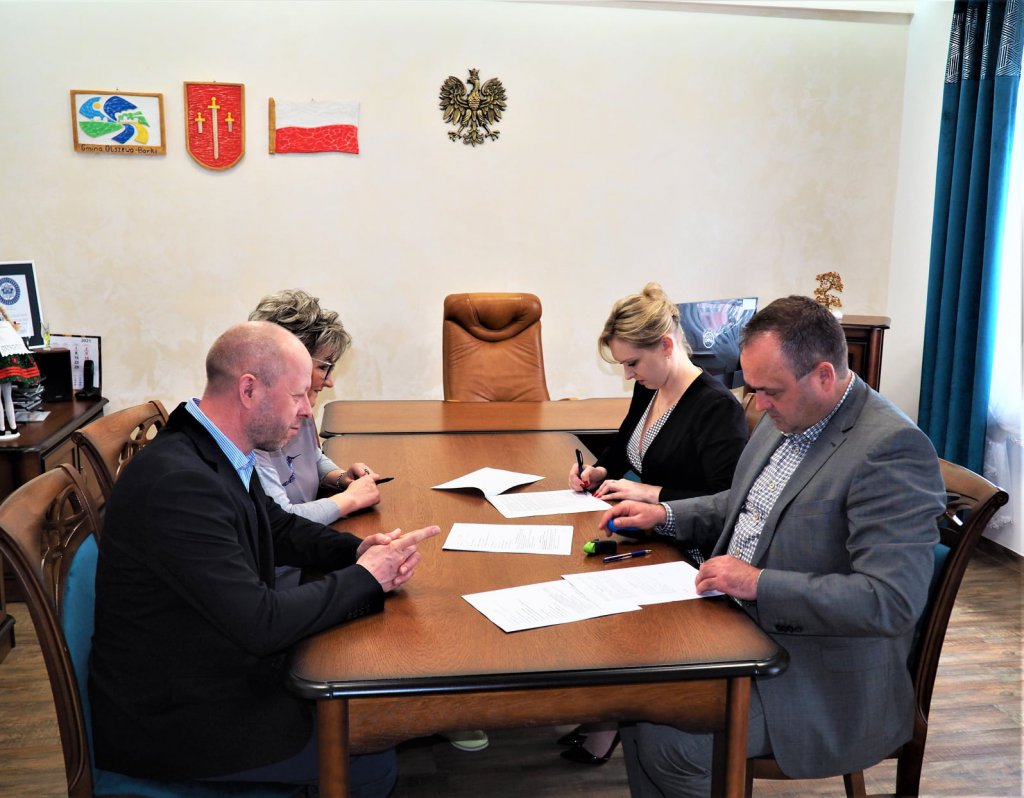 Podpisanie umowy przebudowy i rozbudowy ulicy Kościelnej w miejscowości Nowa Wieś, fot. Urząd Gminy Olszewo-Borki