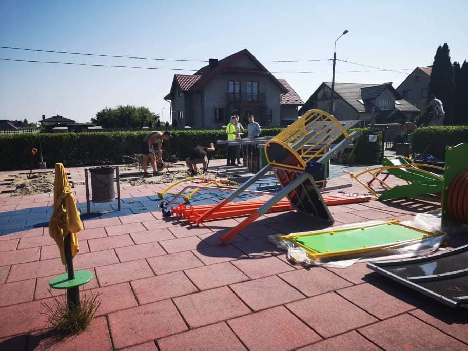 Remont placu zabaw przy ulicy Nowej w Rzekuniu, fot. Urząd Gminy