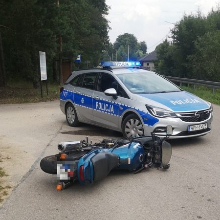 Motocyklista wywrócił się uciekając przed policją. Ta wpadka będzie go drogo kosztować!