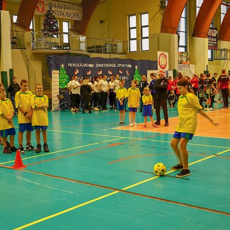Sport drzemie w każdym z nas. II Mikołajkowa spartakiada dla uczniów niepełnosprawnych [WIDEO, ZDJĘCIA]