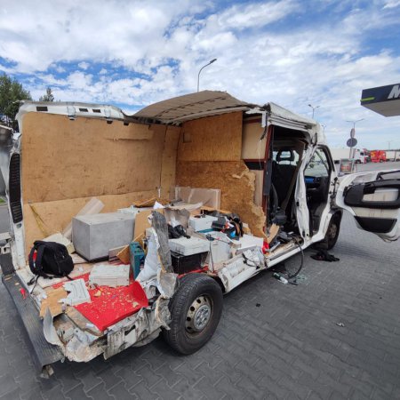 Wypadek drogowy na trasie S8. Pasażer busa trafił do szpitala [ZDJĘCIA]