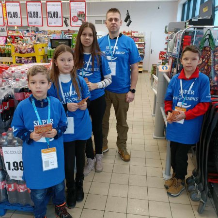 Ostrołęka i okolice w wirze pomagania. 2,5 tony żywności dla potrzebujących po pierwszym dniu Świątecznej Zbiórki Żywności [ZDJĘCIA]