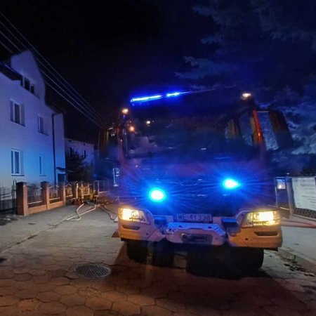 Pożar domu w Ostrołęce. W akcji trzy jednostki straży [ZDJĘCIA]