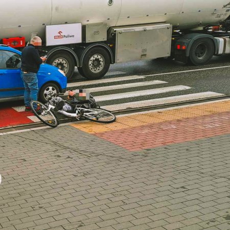 Wypadek na Witosa. Kobieta potrącona przez osobówkę [ZDJĘCIA]