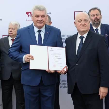 Robert Mamątow wybrany na senatora. Odebrał zaświadczenie od PKW