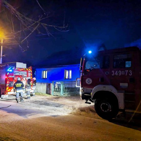 Pracowita środa strażaków. Pożar domu w Żebrach-Perosach [ZDJĘCIA]