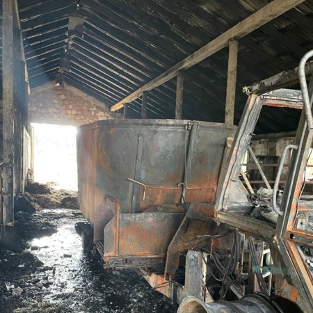 Pożar w Tyszkach-Nadborach: spłonęła obora, a w niej 30 sztuk bydła. Pomóż pogorzelcom [ZRZUTKA]