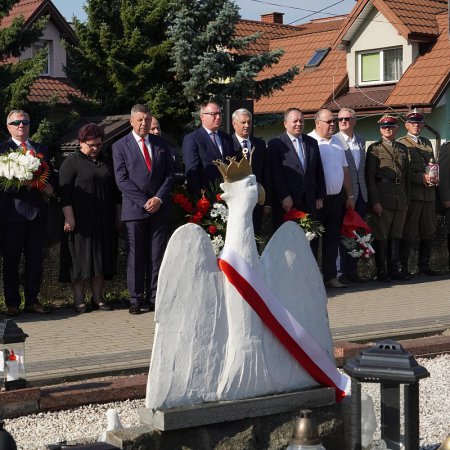 Święto Wojska Polskiego. Uroczystości na cmentarzu w Ostrołęce [ZDJĘCIA]