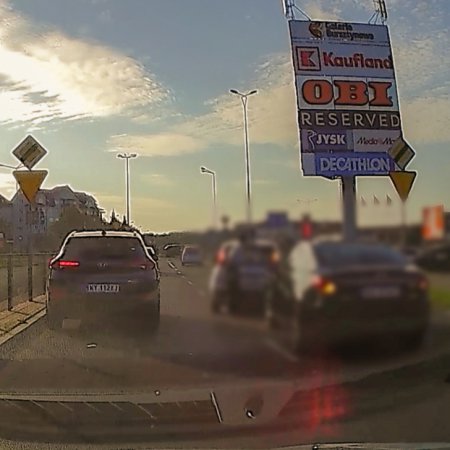Egzamin na prawo jazdy zakończony kolizją. Kursantka oblała [WIDEO]