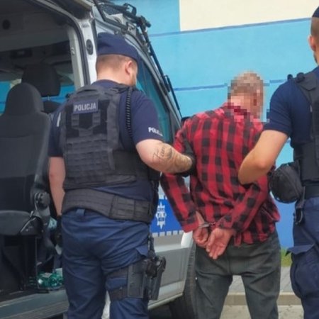 Napad na bank w Olszewie-Borkach. NOWE FAKTY: 64-latek groził nożem kasjerce