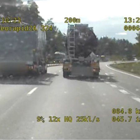Policjanci ujawnili nagranie z niebezpiecznego manewru kierowcy ciężarówki [WIDEO]