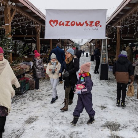 Jarmark Bożonarodzeniowy w Czerwinie: piękne ozdoby, pyszne potrawy i świąteczne występy [WIDEO, ZDJĘCIA]