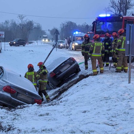 Wypadek na DK 61 w Ostrołęce. Kilka osób poszkodowanych [WIDEO, ZDJĘCIA]