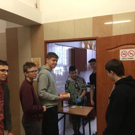 Nagroda z olimpiady w akcji: Sandwich Day hitem szkoły [ZDJĘCIA]