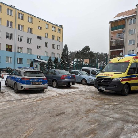 Dziecko zatrzaśnięte w mieszkaniu. Akcja służb ratunkowych przy Densiewicza [ZDJĘCIA]