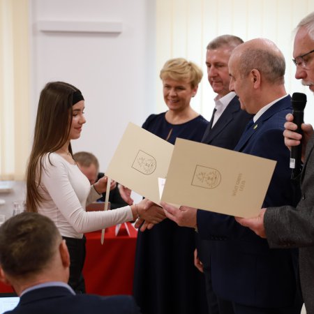 Uzdolnieni uczniowie z gminy Lelis nagrodzeni [ZDJĘCIA]
