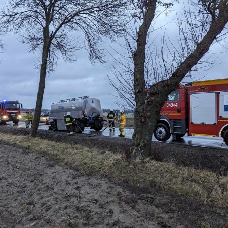 Pożar na DK 53 między Dylewem a Kadzidłem. Zapaliła się mleczarka [ZDJĘCIA]