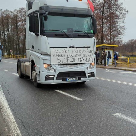 Stop zielony ład. Przewoźnicy wsparli rolników na proteście w Ostrołęce [ZDJĘCIA]