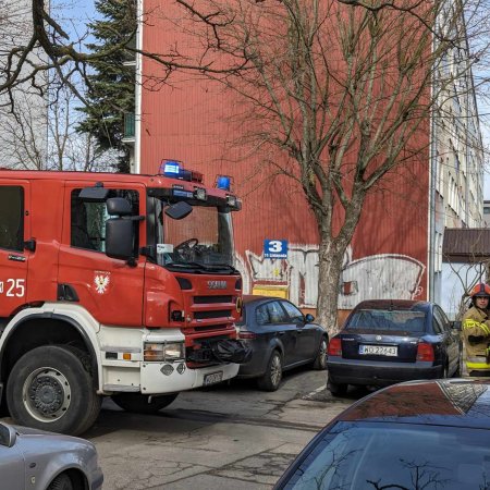 Czujni sąsiedzi uratowali lokatorów przed pożarem! [ZDJĘCIA]