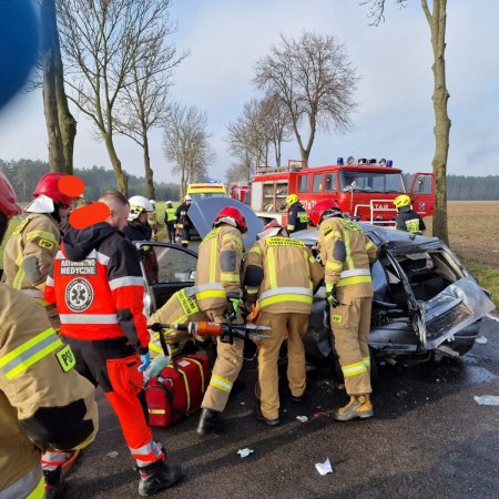 Trzy osoby, w tym dziecko, ranne w wypadku na trasie Ostrołęka-Przasnysz! [ZDJĘCIA]