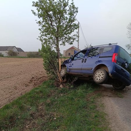 Uciekł z miejsca wypadku! Policja szuka pirata drogowego [ZDJĘCIA]