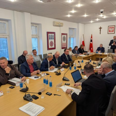 XIII Sesja Rady Powiatu w Ostrołęce – kluczowe decyzje już 25 lutego