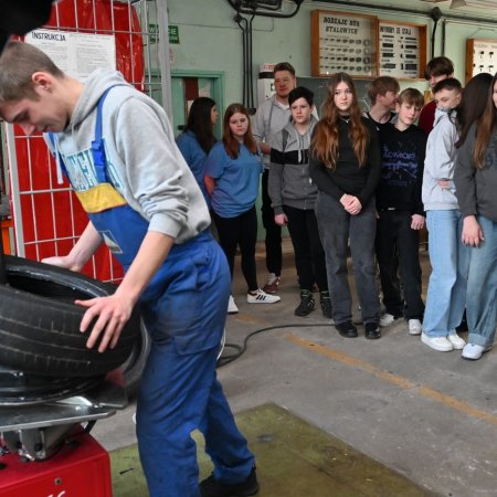 Czas zawodowców w ZSZ nr 2: Młodzież poznaje ofertę edukacyjną szkoły [ZDJĘCIA]