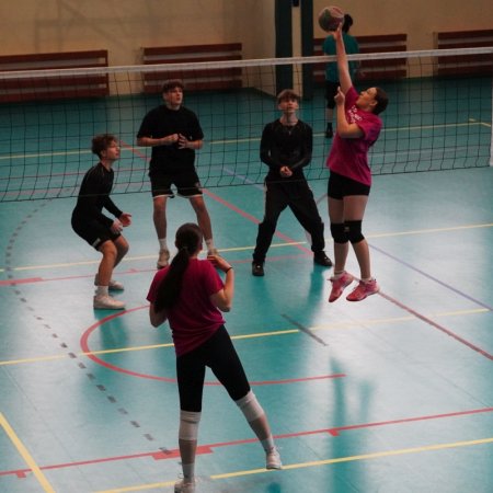Uczniowie ZSZ nr 4 w Ostrołęce walczą o zwycięstwo w olimpiadzie "Zwolnieni z teorii" projektem "Sport to zdrowie"! [ZDJĘCIA]