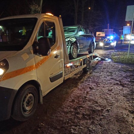 Nieostrożny manewr na ulicy Stacha Konwy. Mandat, punkty karne i zatrzymany dowód rejestracyjny