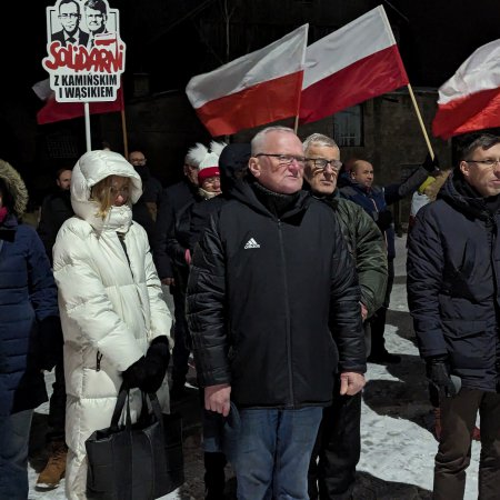 Demonstracja w Przytułach Starych. Maciej Wąsik DAŁ ZNAK z celi?! [WIDEO, ZDJĘCIA]