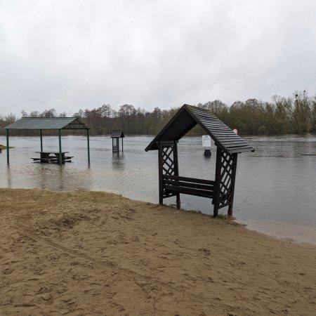Aktualny poziom rzeki Narew w Ostrołęce [ZDJĘCIA]
